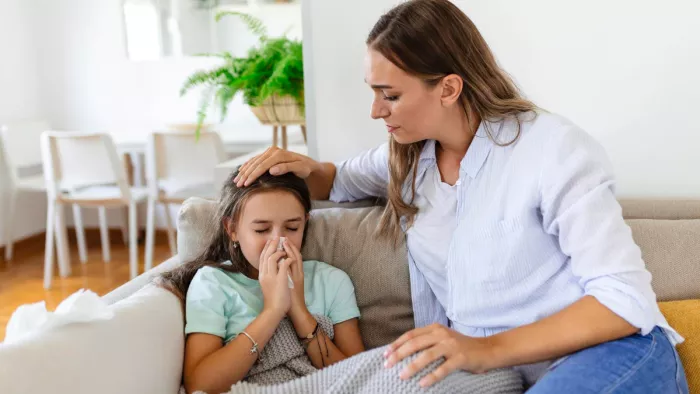 Pneumonia in children: सर्दियों में बच्चों में बढ़ जाता है निमोनिया का खतरा, जानें लक्षण व बचाव