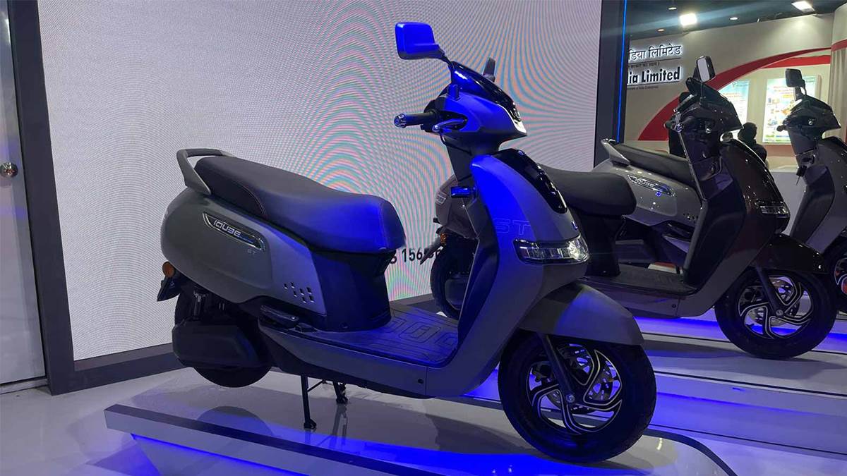 auto expo 2023 tvs iqube st with tire pressure monitoring and voice assist features