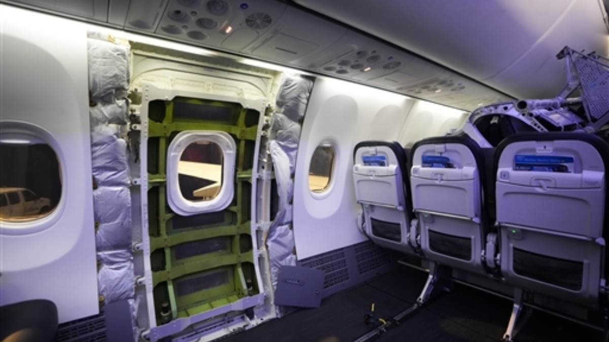 https://www.jagranimages.com/images/newimg/13012024/13_01_2024-alaska_airlines_23628025.jpg