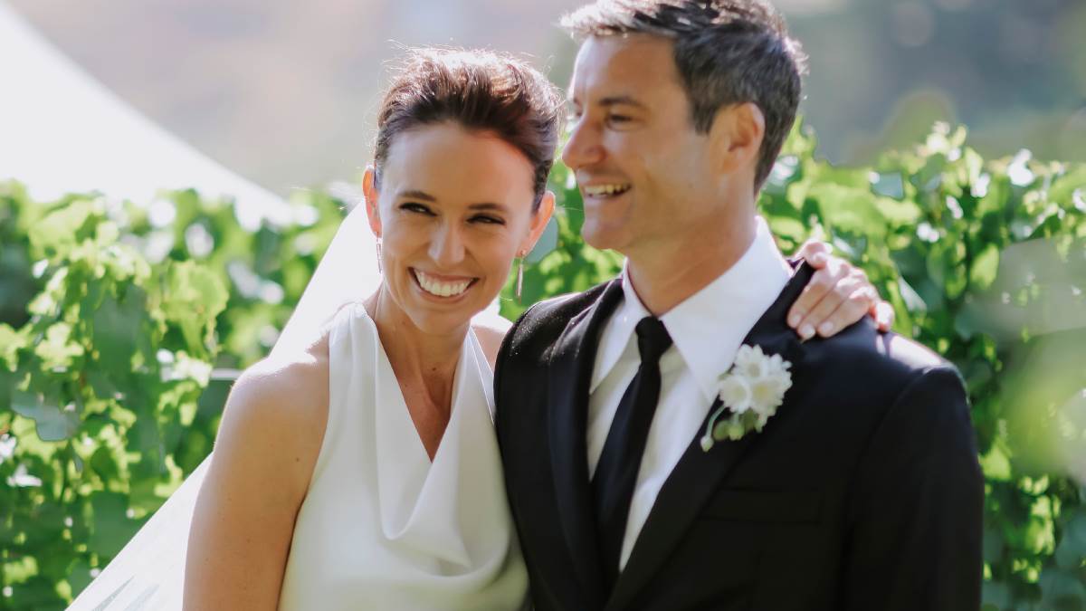 https://www.jagranimages.com/images/newimg/13012024/13_01_2024-jacinda_ardern_married_clarke_gayford_23628202.jpg
