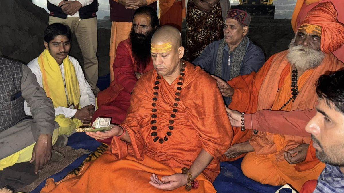 अमेरिका के व्यासानंद गिरि बने निरंजनी अखाड़ा के महामंडलेश्वर, विदेश में है विशाल आश्रम; महाकुंभ में लगाएंगे डुबकी - America Vyasanand Giri became ...