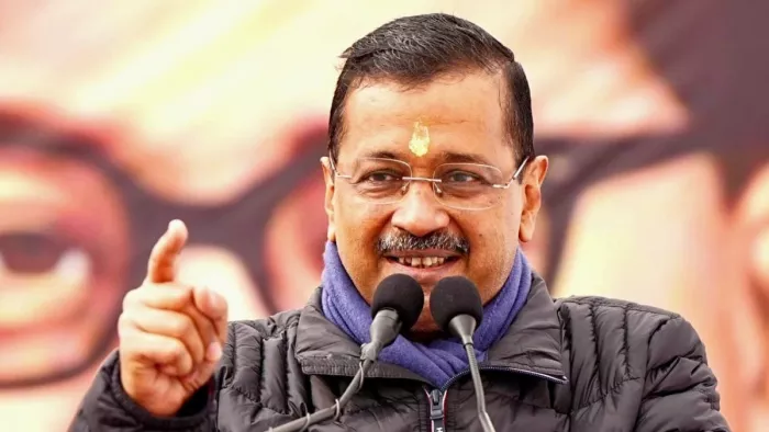 राहुल गांधी ने की सीलमपुर में रैली, केजरीवाल ने दिया जवाब।