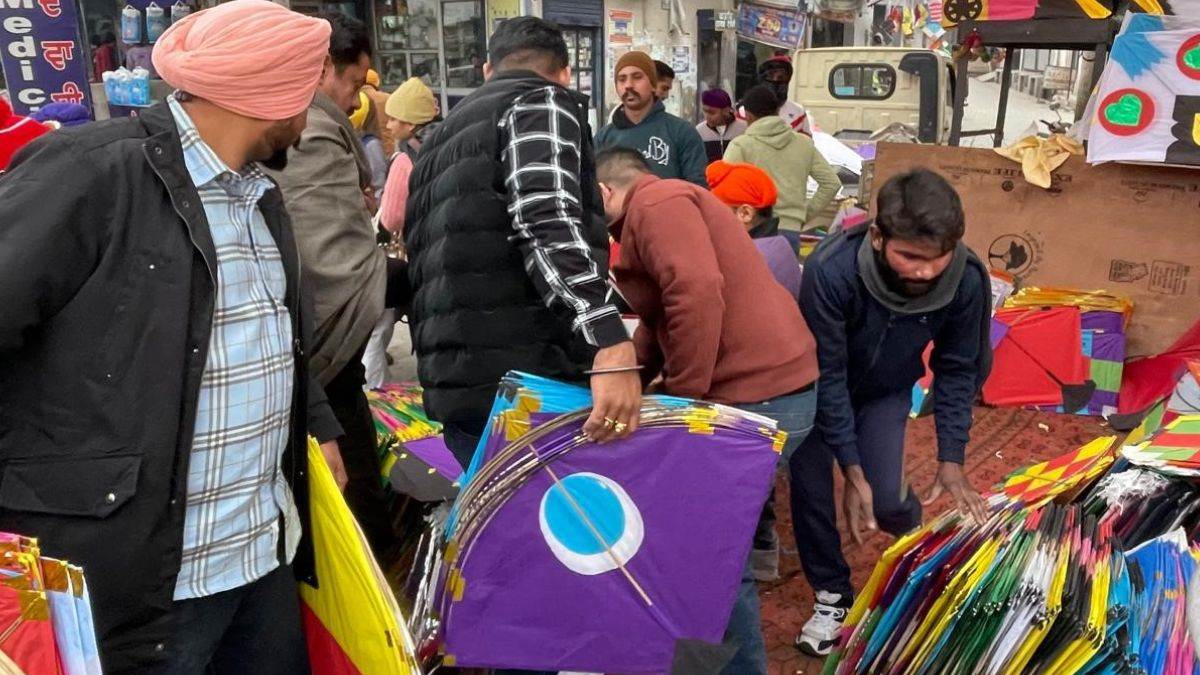 https://www.jagranimages.com/images/newimg/13012025/13_01_2025-lohri_2025__23865762.jpg