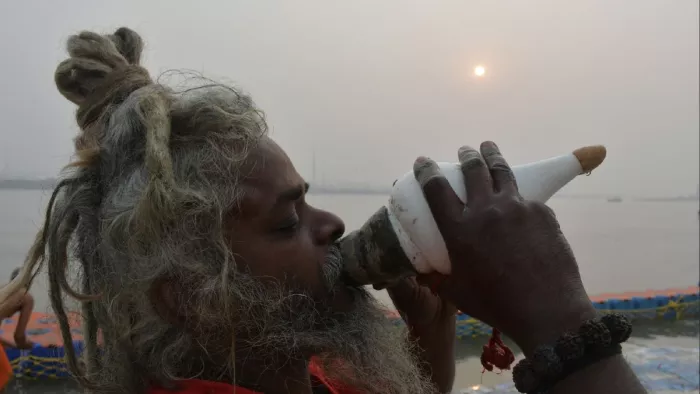 महाकुंभ में शाही स्नान से पहले उमड़ा आस्था का जनसैलाब
