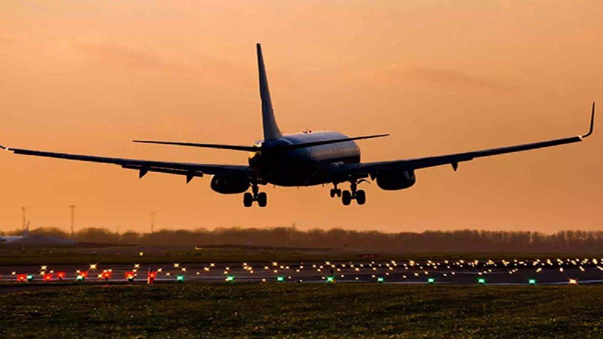https://www.jagranimages.com/images/newimg/13012025/13_01_2025-most_turbulent_flights_23865707.jpg