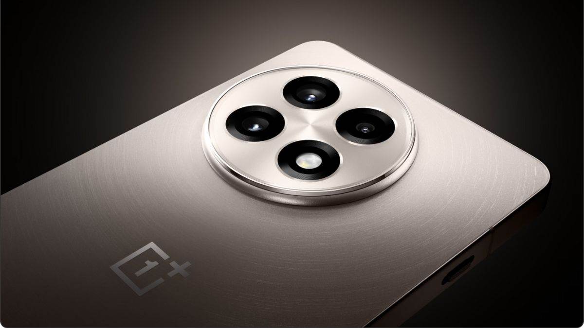 https://www.jagranimages.com/images/newimg/13012025/13_01_2025-oneplus_13r-_first_sale__23865935.jpg