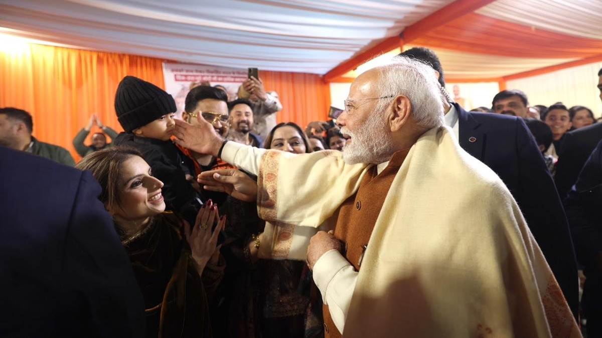 https://www.jagranimages.com/images/newimg/13012025/13_01_2025-pm_modi_narayana_lohri_23866121_204230326.jpg