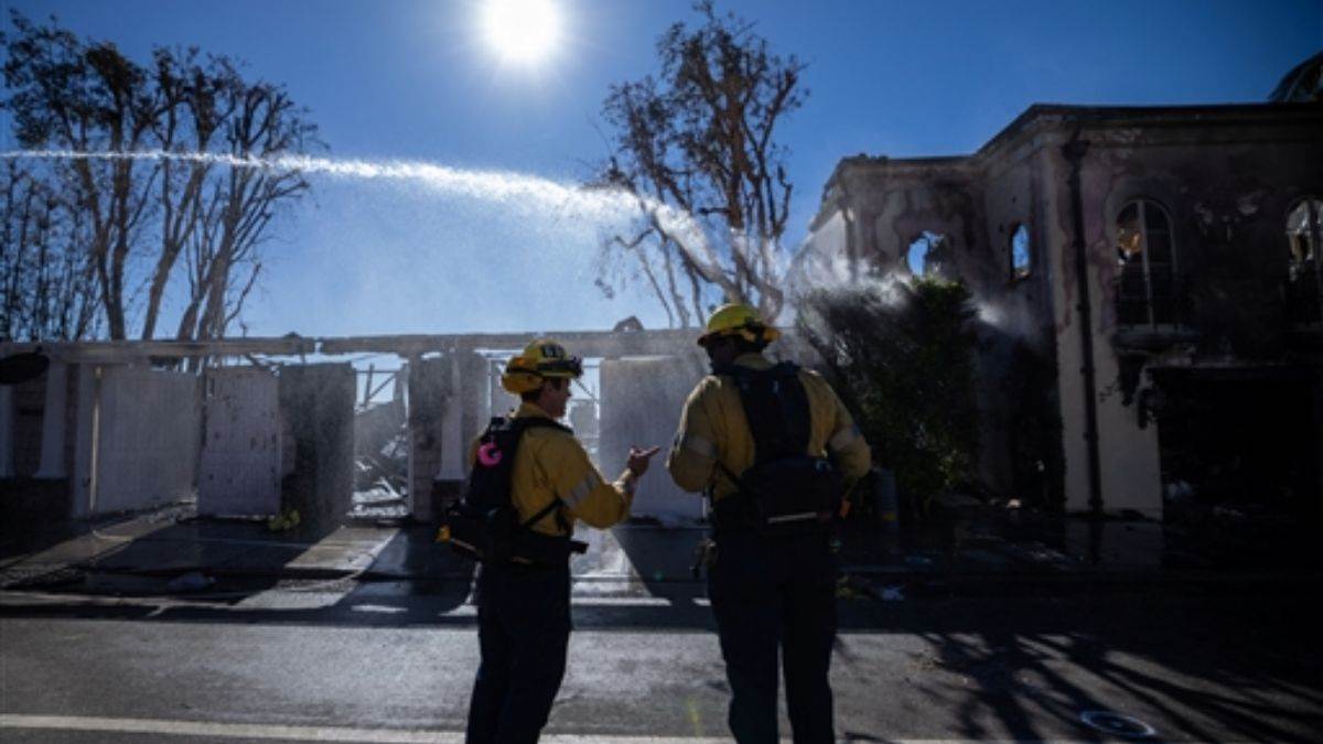 https://www.jagranimages.com/images/newimg/13012025/13_01_2025-private_firefighting_services_in_los_angeles_23865965.jpg