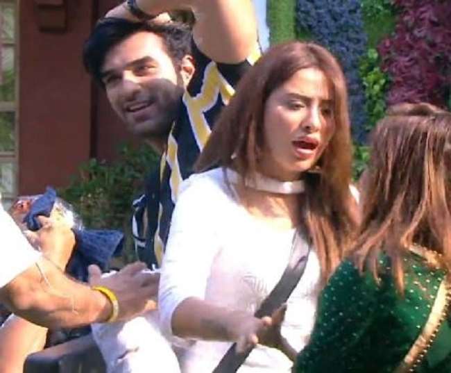 Image result for big boss ke ghar se mahira sharma huyi bahr