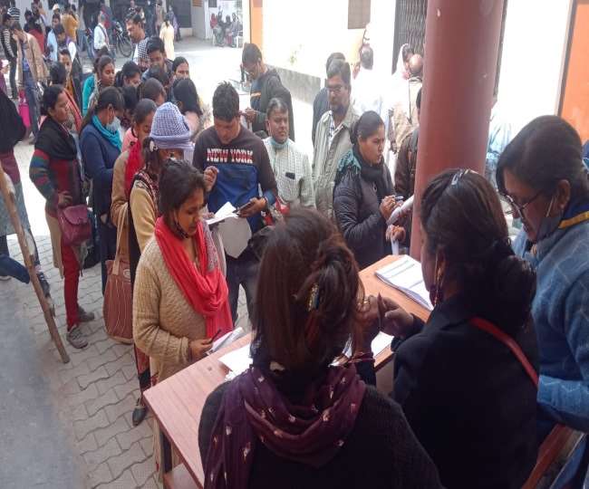 जिला शिक्षा एवं प्रशिक्षण संस्थान में शनिवार शाम तक 330 शिक्षिकाओं को विद्यालय आवंटित कर दिए गए।