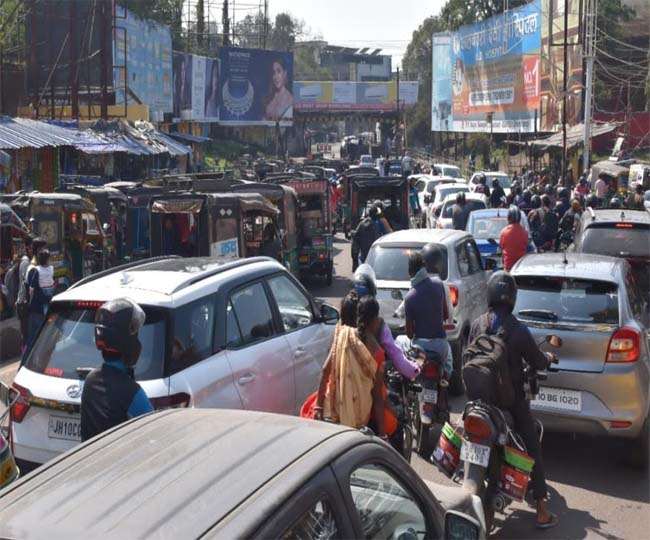 traffic jam in dhanbad city due to rail line repair work on gaya bridge