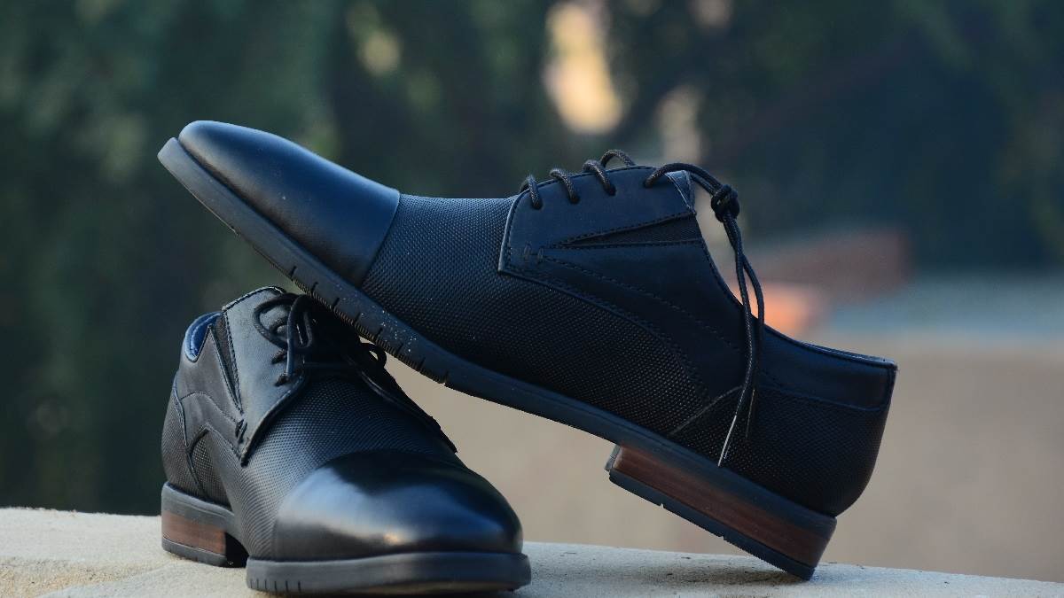 Red chief discount black office shoes