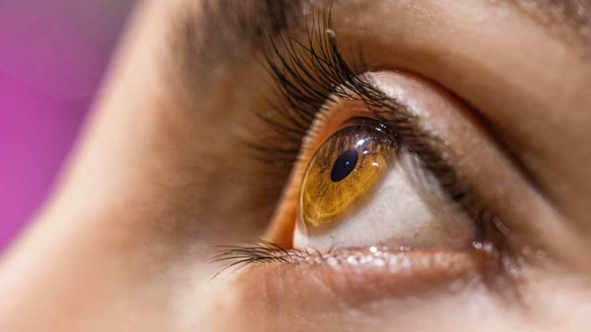 tips to protect your eyes from smartphone vision syndrome
