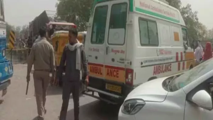 किसान आंदोलन के कारण जाम में फंस रहीं एंबुलेंस (फाइल फोटो)