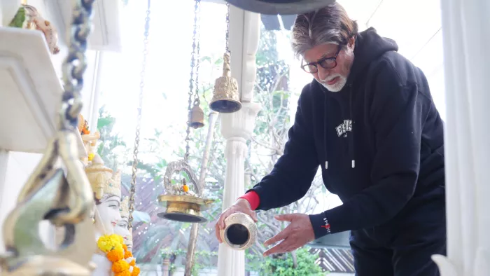 अमिताभ बच्चन ने फैंस को कराए अपने घर के मंदिर के दर्शन, (X Image)