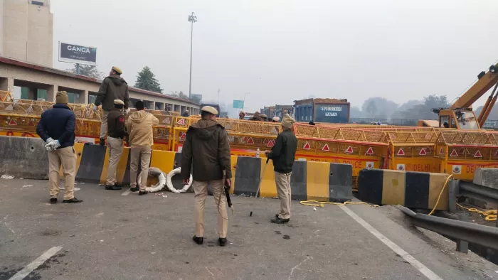 Farmer Protest: दिल्ली कूच से सीमाएं सील, 1000 करोड़ का कारोबार ठप्प।