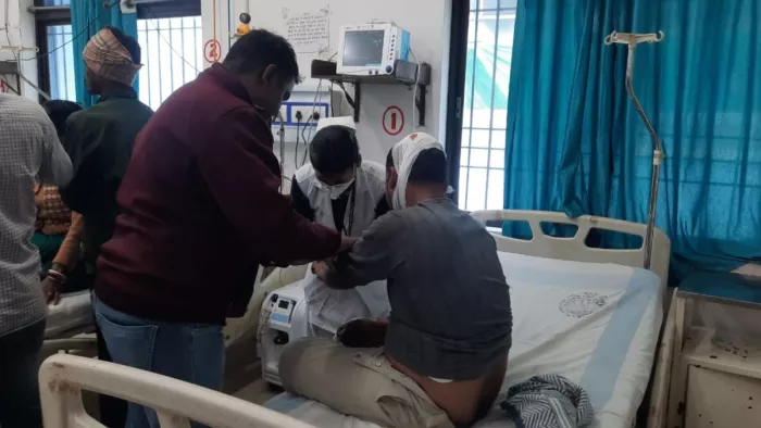 छापामारी करने गई उत्पाद विभाग की टीम पर किया हमला