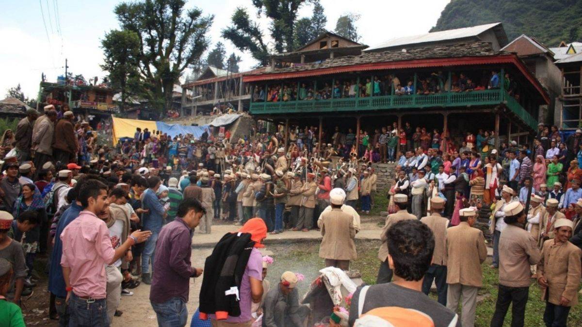 https://www.jagranimages.com/images/newimg/13022024/13_02_2024-malana_village_1_23652487.jpg