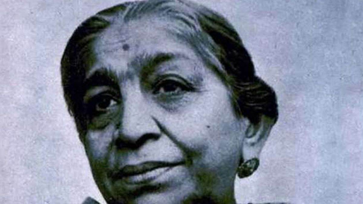 sarojini naidu today is the birth anniversary of the country s first woman governor sarojini naidu read some important facts related to her