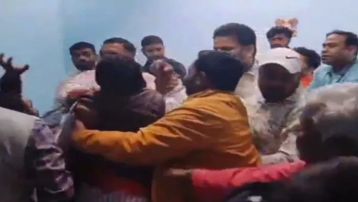 सदर हॉस्पटिल में हुई जमकर मारपीट। (सौ. इंटरनेट मीडिया)