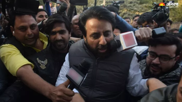Amanatullah Khan: पुलिस जांच में शामिल हुए आप विधायक अमानतुल्लाह खान।फोटो जागरण
