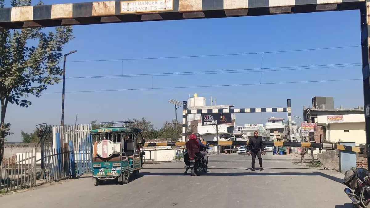 Hapur News: हजारों लोगों को होगी परेशानी, दो महीने तक बंद रहेगा फाटक; 8 करोड़ की लागत से बनेगा अंडरपास