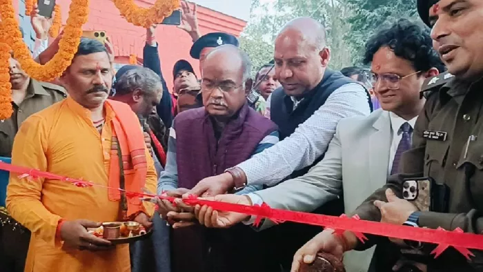 रिवर थाना का उद्घाटन करते पंकज मिश्रा, एमटी राजा, हेमंत सती और अमित कुमार सिंह