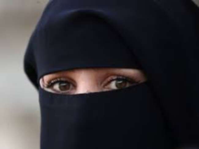 https://www.jagranimages.com/images/newimg/13032021/13_03_2021-burqa_ban_srilanka_21458673.jpg