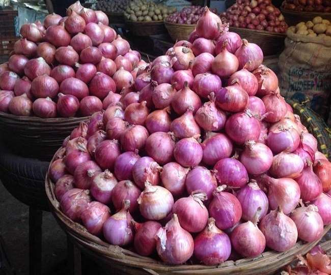 https://www.jagranimages.com/images/newimg/13032021/13_03_2021-onion_price_reduced__21457472.jpg