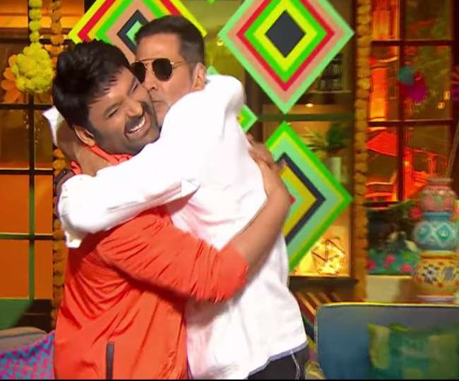 Akshay Kumar gave tight hugs and planted kisses on Kapil Sharma as he  appeared on The Kapil Sharma Show to pramote Bachchhan Paandey