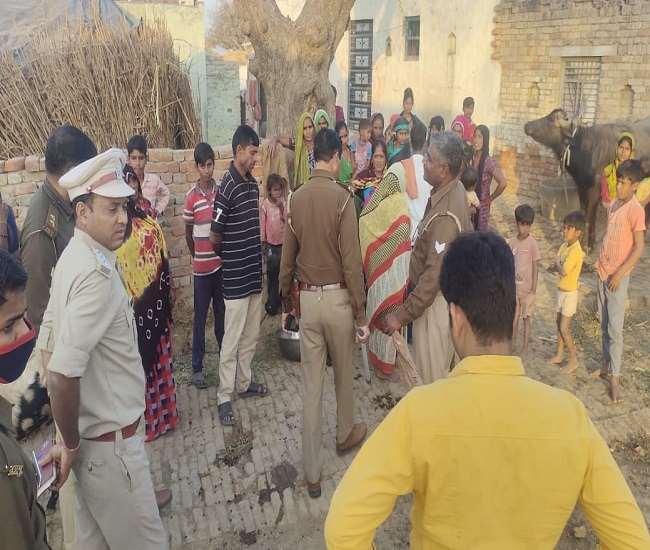 strict action will be taken on illegal smuggling of liquor in hathras excise team is investigating