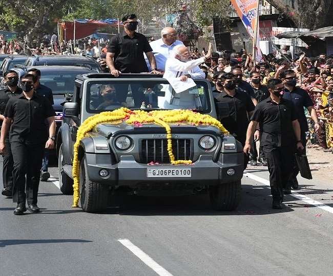 pm modi roadshow with mahindra thar know thar features and price
