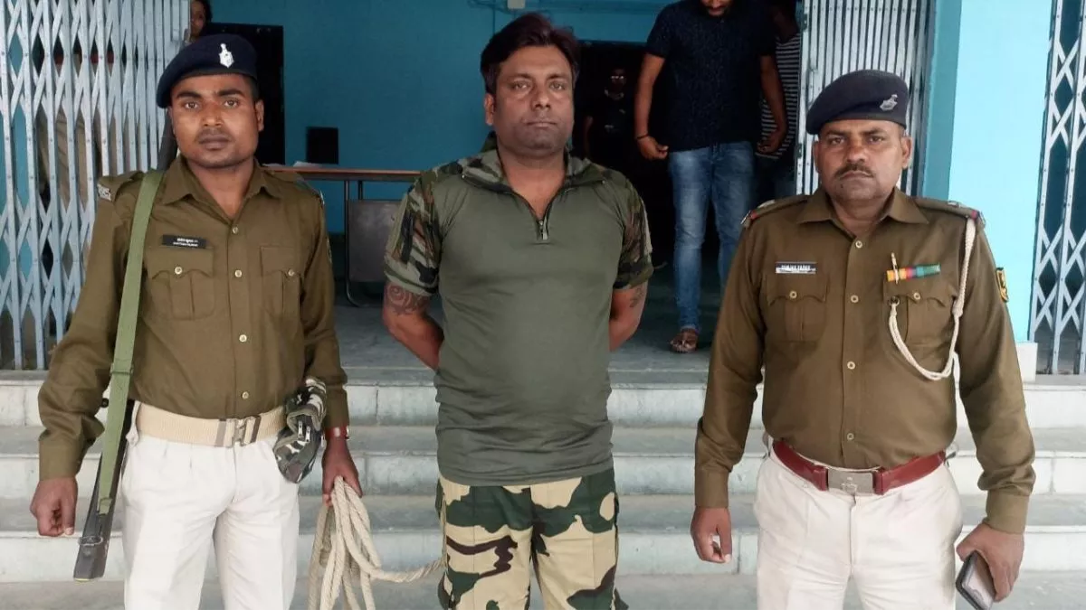Bihar: किशनगंज में BSF इंस्पेक्टर गिरफ्तार, वर्दी में करता था अवैध काम; बोला- एक साल से वेतन नहीं मिला