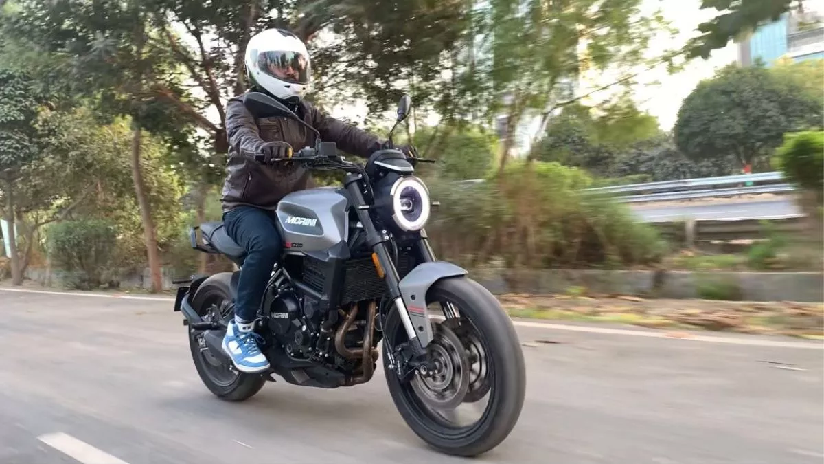 Moto Morini SEIEMMEZZO 6 ½ Review: पैसा वसूल बाइक? थर्ड गियर में पकड़ती है 140 प्लस स्पीड