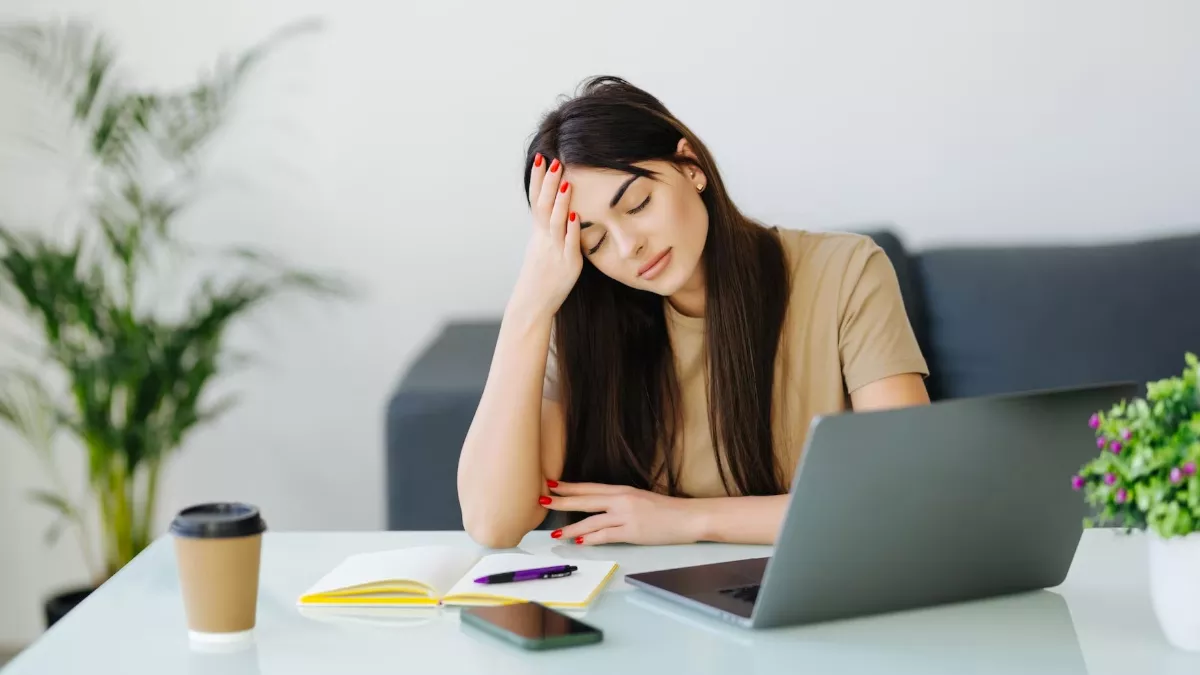 Natural Remedies for Depression: बिना दवाइयों के चाहिए स्ट्रेस, एंग्जाइटी से राहत, तो ट्राय करें ये नुस्खे