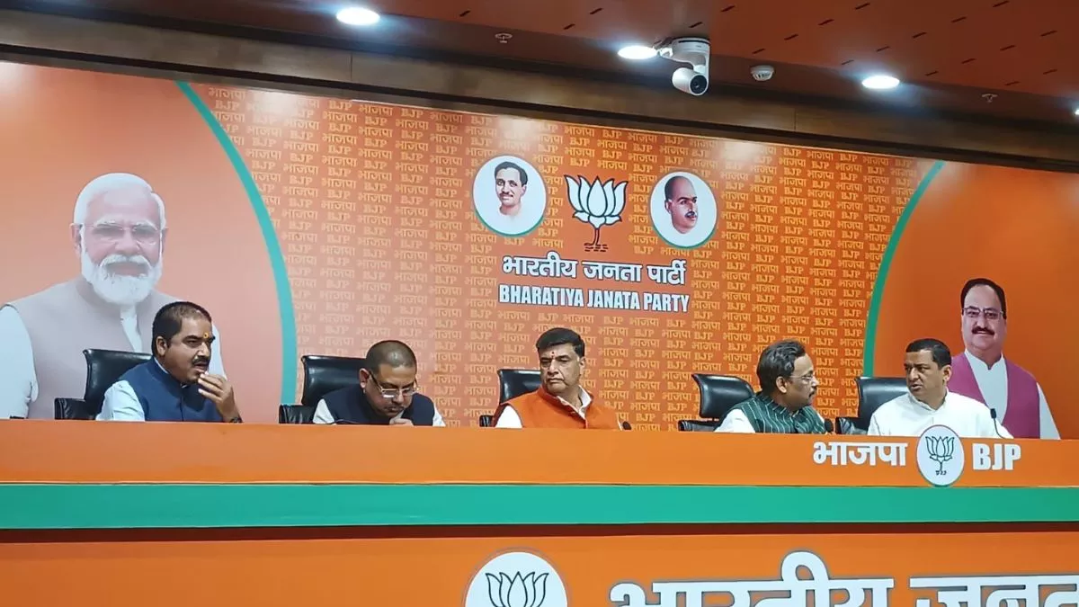 UP Politics: लोकसभा चुनाव से पहले यूपी कांग्रेस को बड़ा झटका, बीजेपी में शामिल हुए अजय कपूर