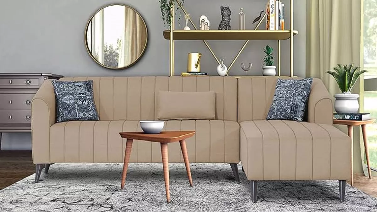 तशरीफ़ रखिए इन Leather Sofa Set पर, जिसका फेब्रिक है ए-वन, डिजाइन है फस क्लास और कीमत फर्नीचर मार्केट से कम