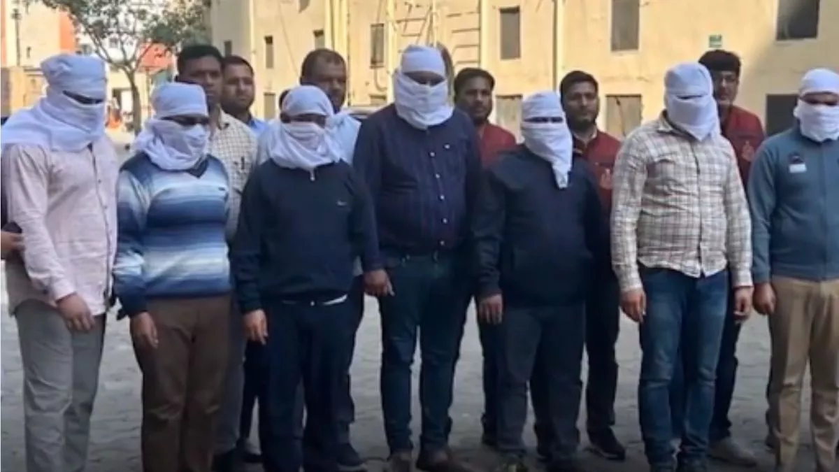 दिल्ली में 10वीं फेल युवक बनाने लगा कैंसर की नकली दवा, कभी मेडिकल स्टोर पर करता था काम
