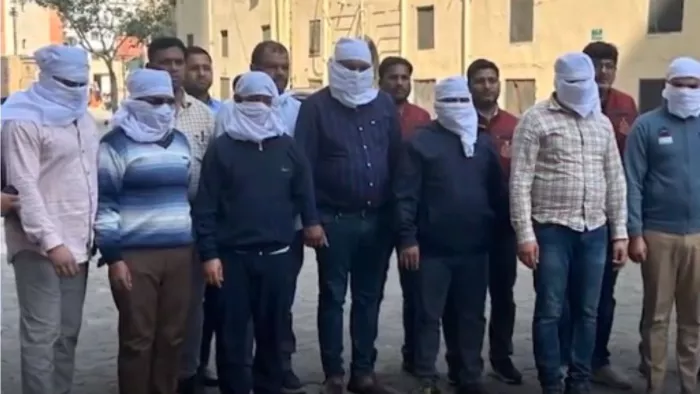 दिल्ली में 10वीं फेल युवक बनाने लगा कैंसर की नकली दवा