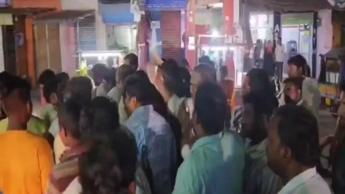 आंध्र प्रदेश में तेलुगु देशम पार्टी और YSRCP के कार्यकर्ताओं के बीच झड़प
