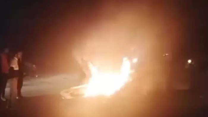 Shimla Fire News: हाटकोटी कैंची के पास धूं-धूं कर जली कार