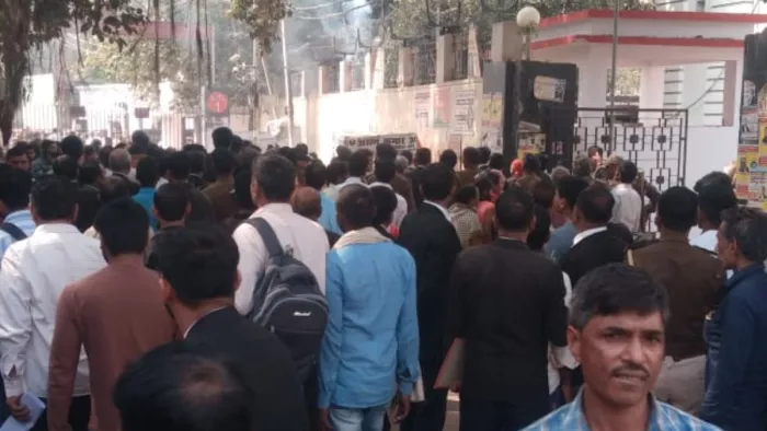 पटना सिविल कोर्ट में ट्रांसफार्मर ब्लास्ट, एक की मौत, आधा दर्जन बुरी तरह झुलस। (जागरण फोटो)