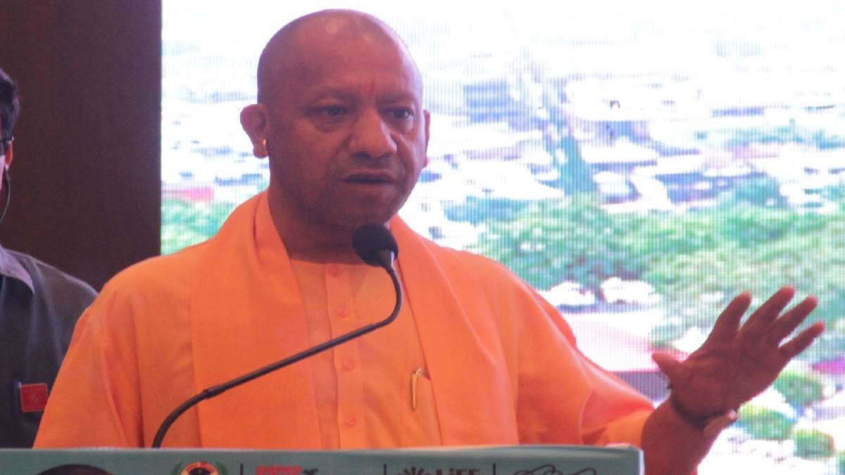 https://www.jagranimages.com/images/newimg/13032025/13_03_2025-cm_yogi_in_gorakhpur_23899655.jpg