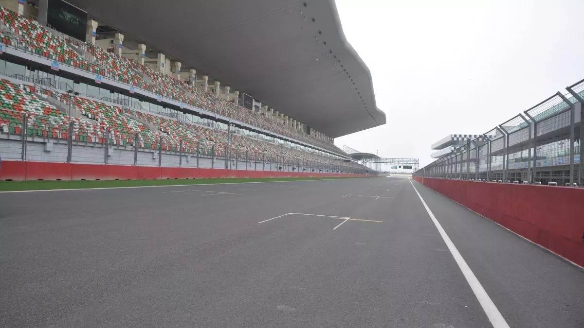 https://www.jagranimages.com/images/newimg/13032025/13_03_2025-formula_one_race_track_23899678.jpg