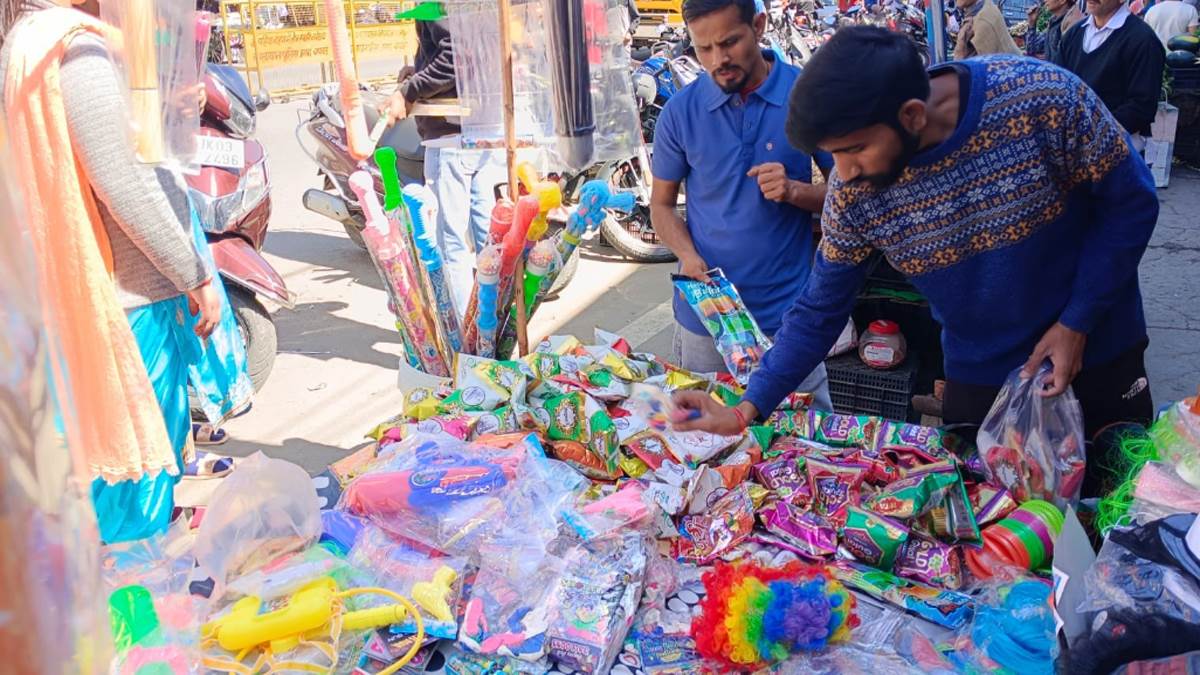https://www.jagranimages.com/images/newimg/13032025/13_03_2025-holi_2025_23899427.jpg