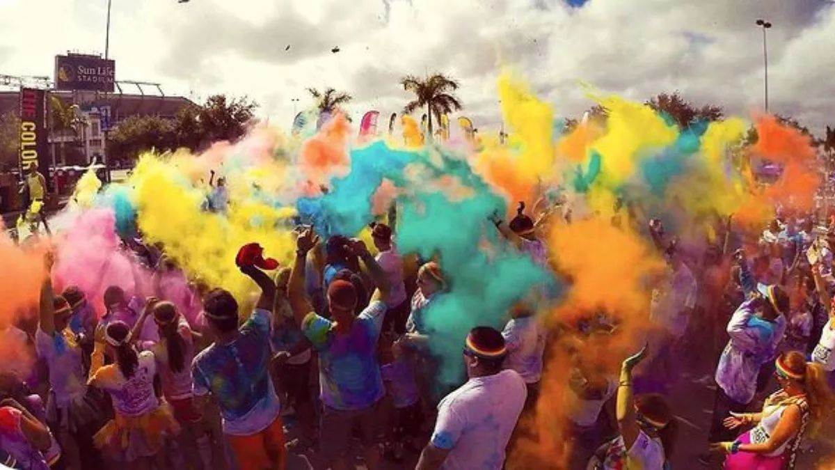 https://www.jagranimages.com/images/newimg/13032025/13_03_2025-hyderabad_holi_23899638_194911731.jpg