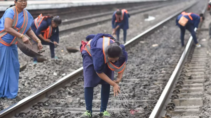 42 प्रतिशत महिलाओं का मानना है कि उन्हें अपने पुरुष समकक्षों की तुलना में कम वेतन मिलता है।