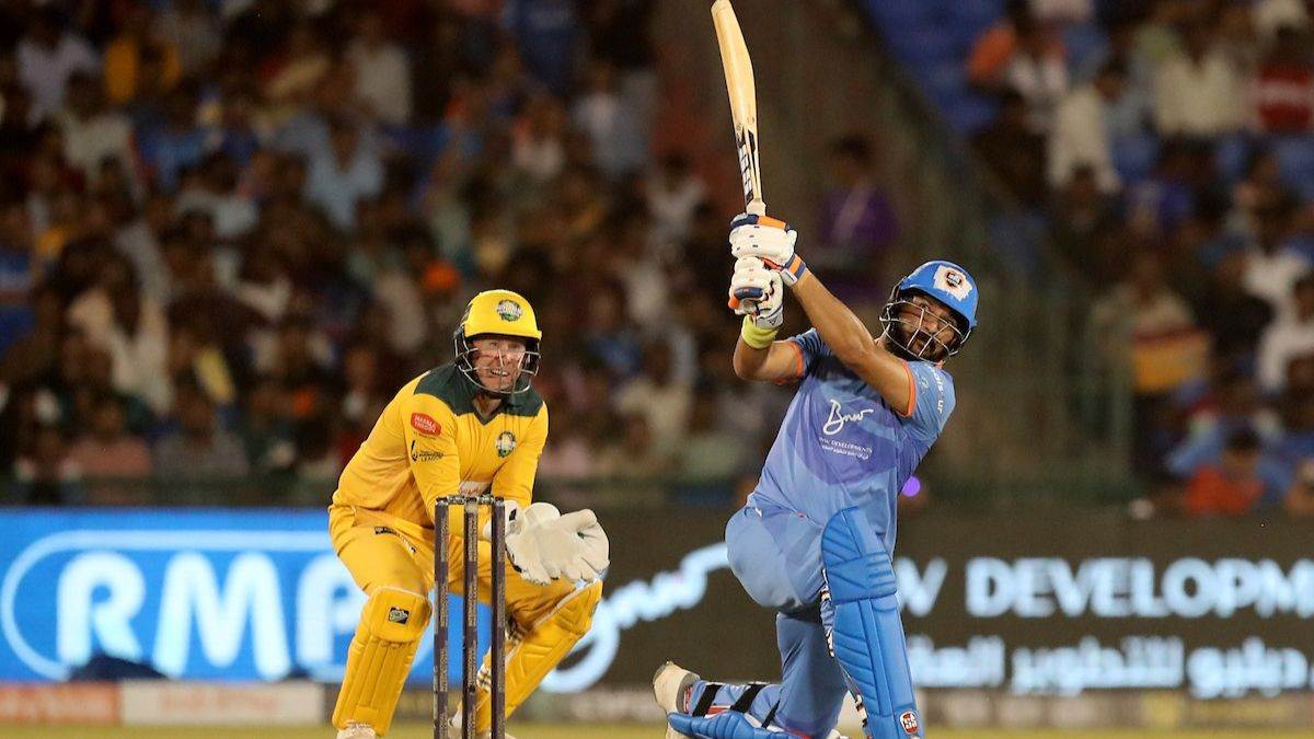 https://www.jagranimages.com/images/newimg/13032025/13_03_2025-yuvraj_ind_m_23899761.jpg