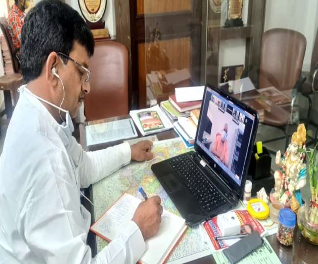 chief minister and bjp state president interacted with mps and mlas on panchayat chunav minister of state kapil dev aggarwal joined from muzaffarnagar