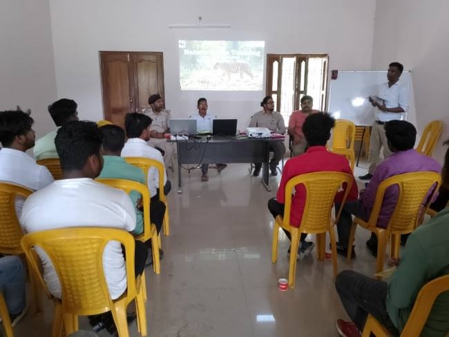 नेचर गाइड के प्रशिक्षण के अंतिम दिन प्रशिक्षुओं को दिए गए कई टिप्स